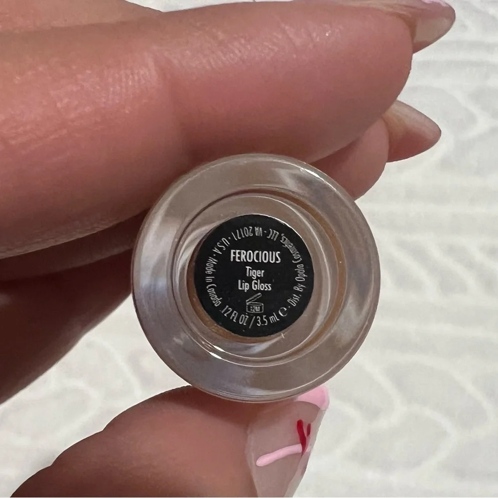 🖤 FREE 🖤‎ Shared Planet - Gold Lip Gloss